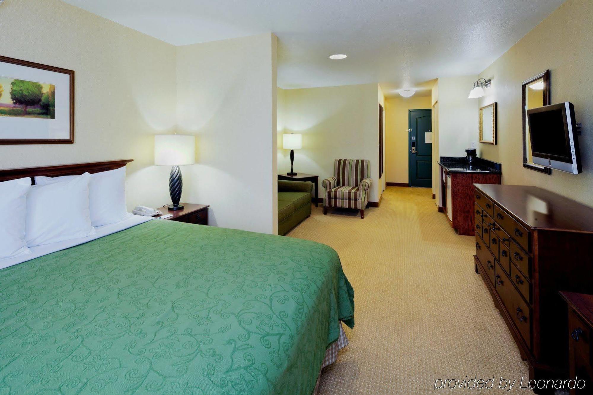 Hotel Country & By Radisson, Lima, Oh